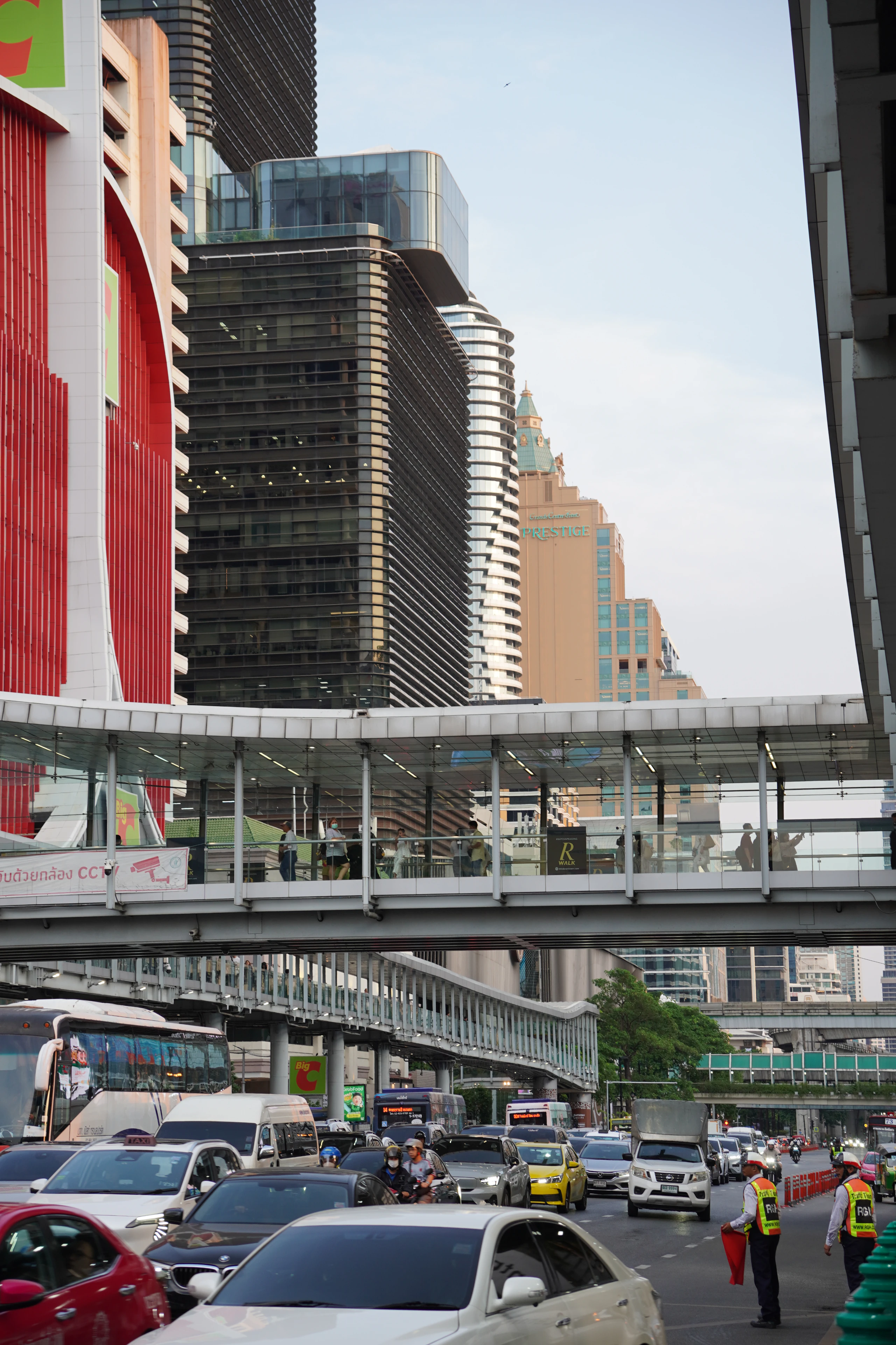 Krung Thon Buri Road